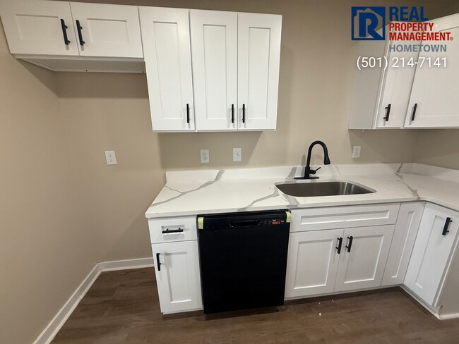 Building Photo - 1812 Sanford Dr