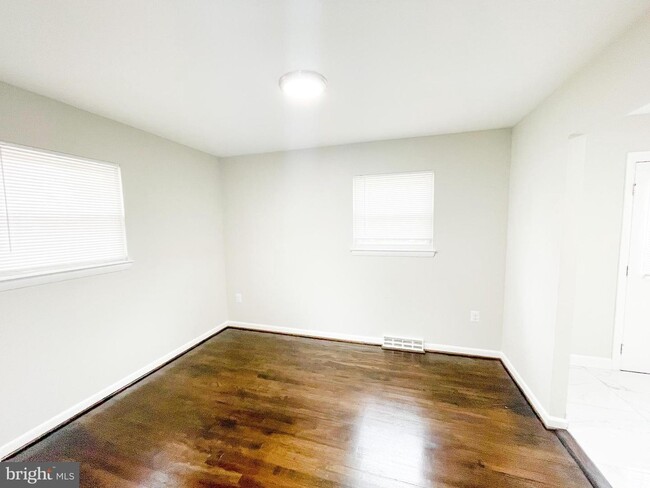 Photo - 610 Suffolk Ave House