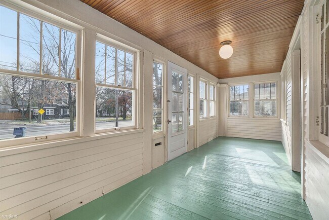 Foto del edificio - 2 br, 1 bath Duplex - 2322 Oakland Dr 2322...