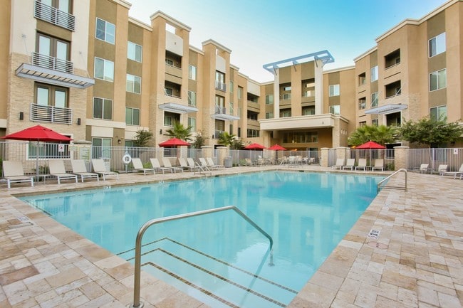 The Met at Fashion Center apartments — community photo - The Met at Fashion Center
