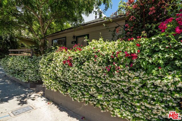 Building Photo - 968 N San Vicente Blvd