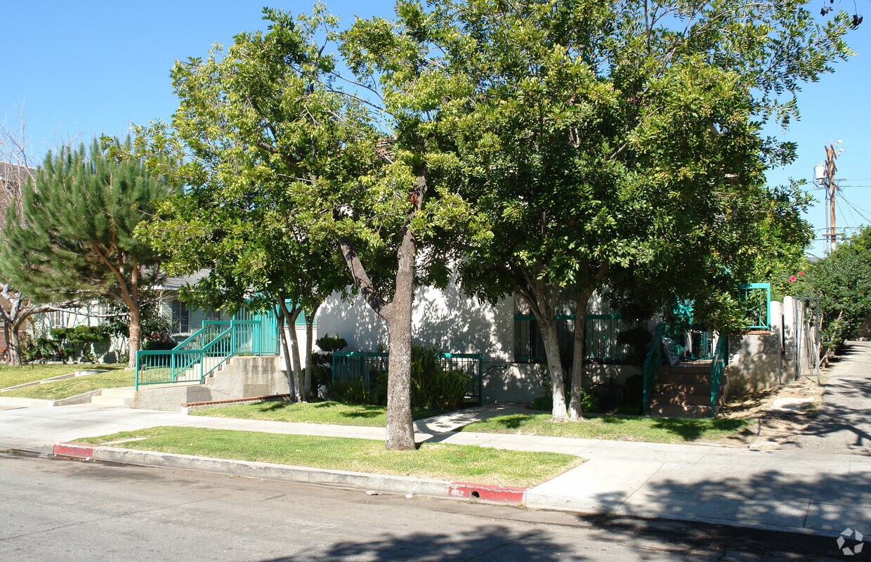 Building Photo - 625 E Elk Ave