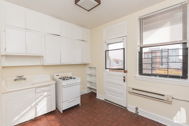 Building Photo - 4409 N Wolcott Ave