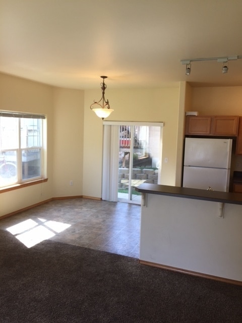 Building Photo - l1413