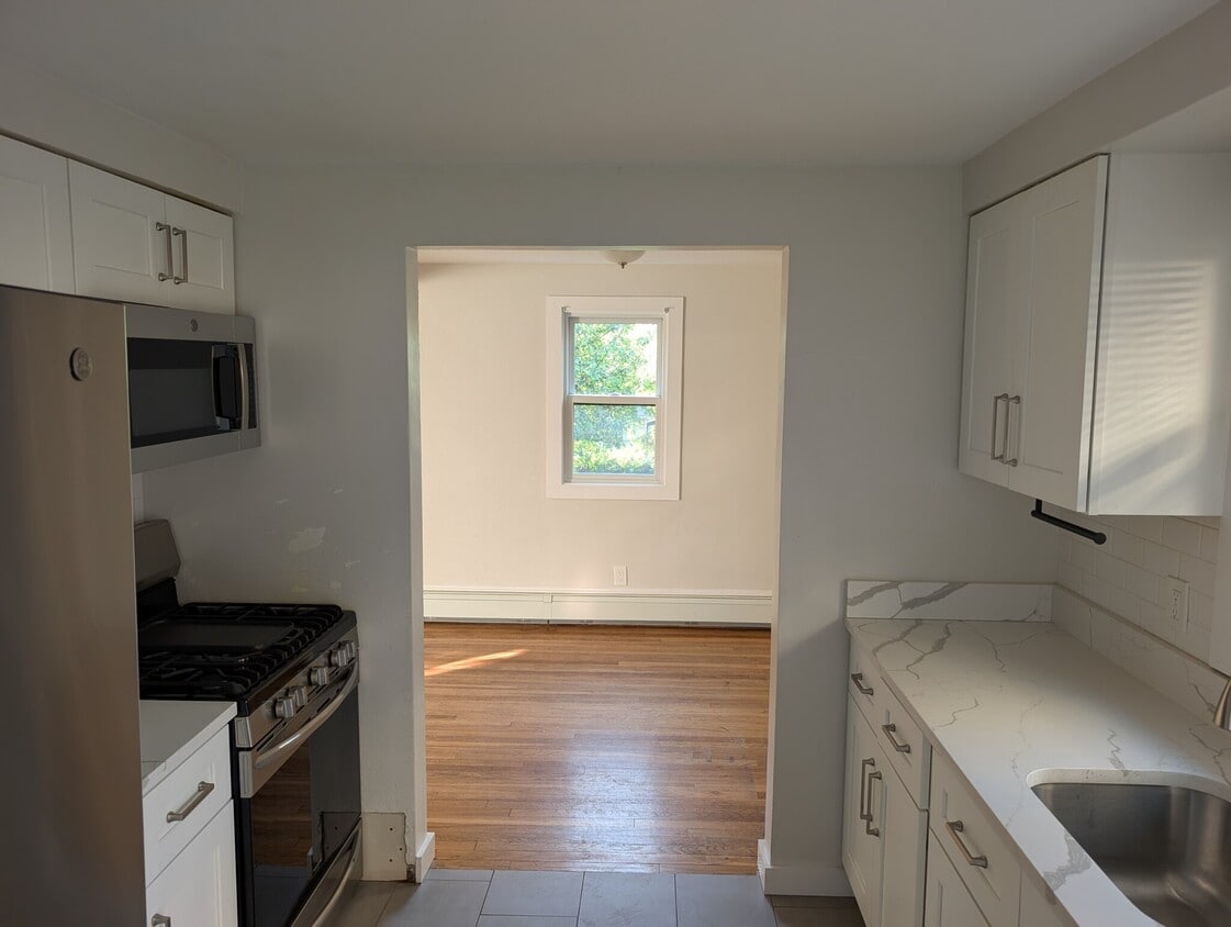 Primary Photo - 94 North St