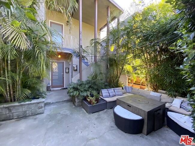 Front yard - 2521 Abbot Kinney Blvd