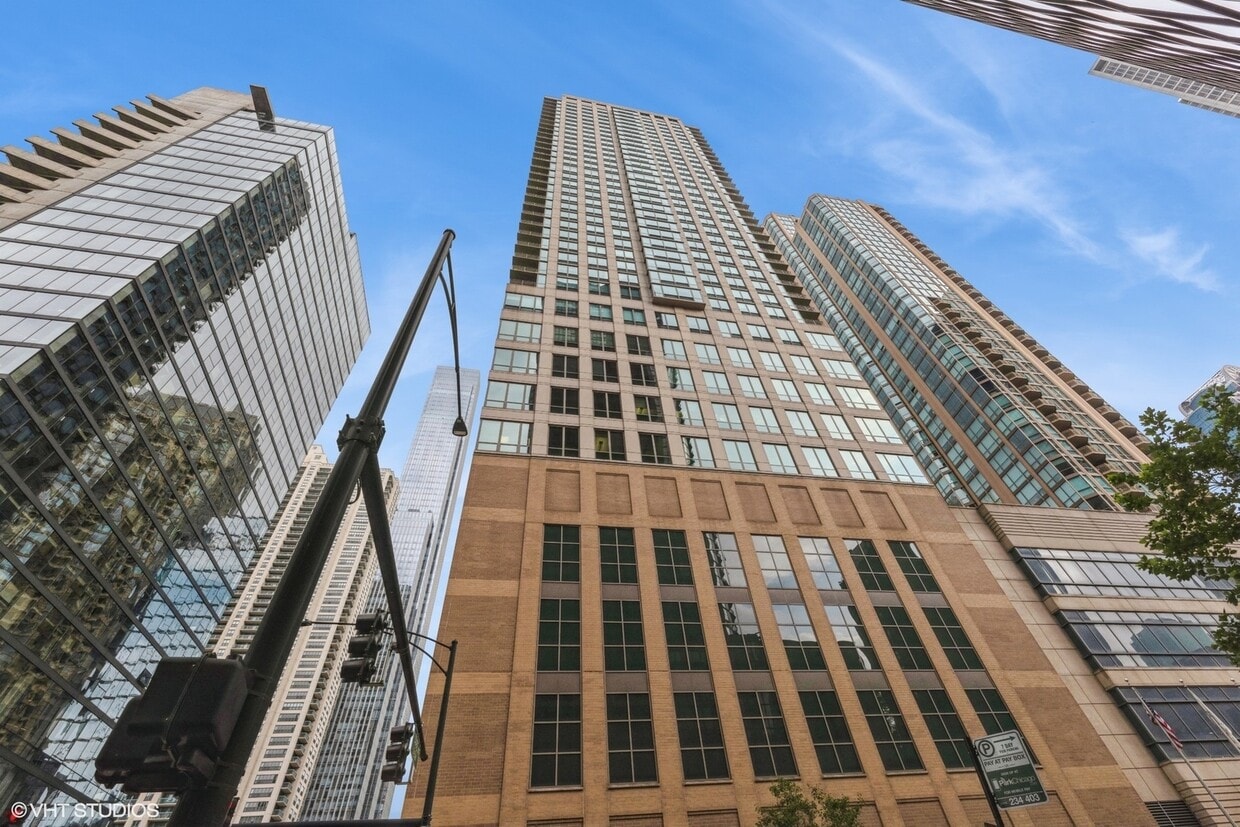 Foto principal - 2 E Erie St