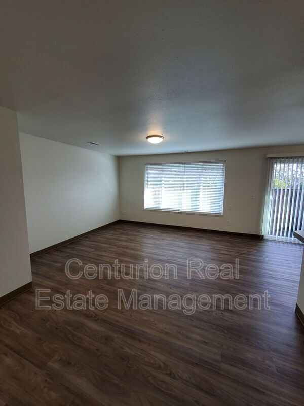 Building Photo - 2308 NW Garryanna St
