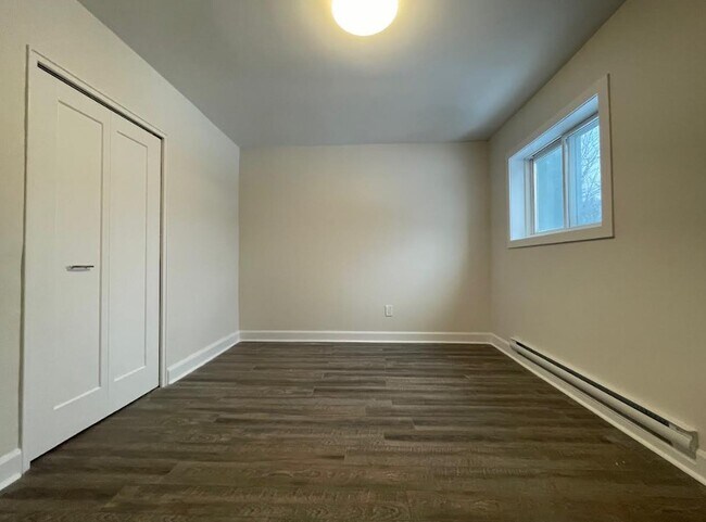 Building Photo - 222 Queen St