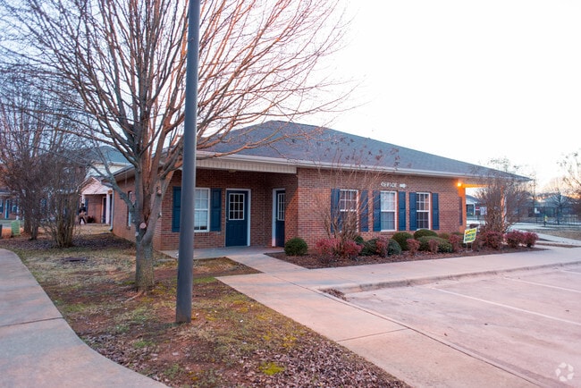 Building Photo - Castlewood Apartments - Huntsville, AL