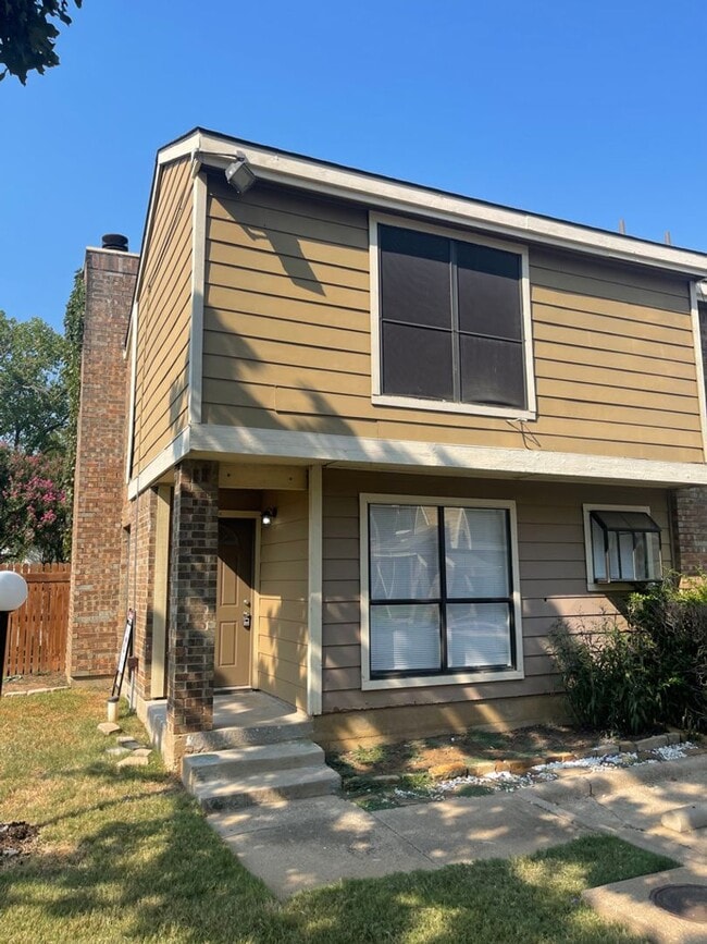 Building Photo - 2128 Park Willow Ln