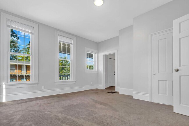 Foto del edificio - 310 N Dunn St