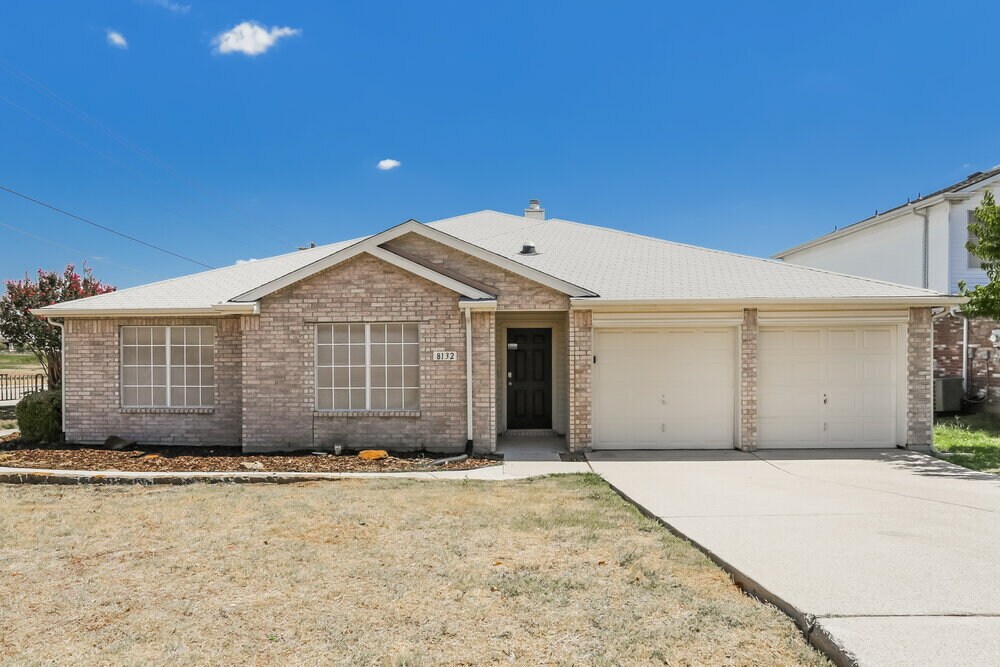 Foto principal - 8132 Fox Chase Dr