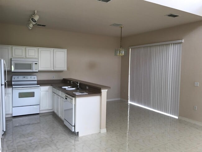 Foto del edificio - 602 Monroe Cir