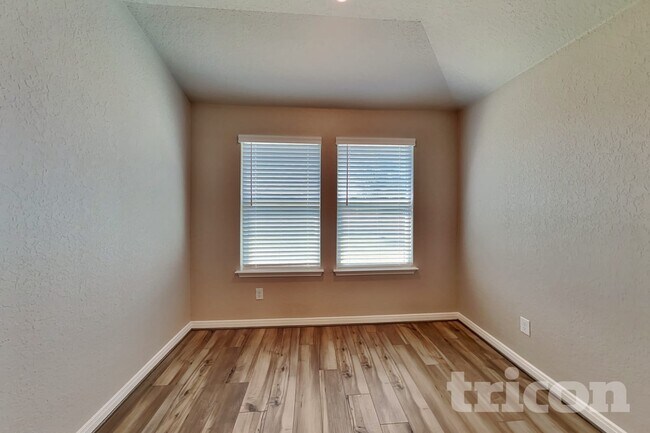 Foto del edificio - 13542 Paxton Blvd