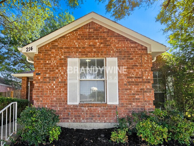Building Photo - 214 Streamside Dr