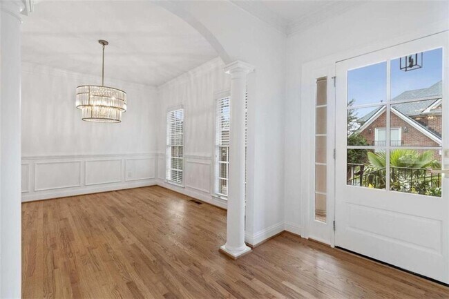 Foto del edificio - 1711 Summit Glen Ln NE