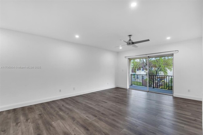 Building Photo - 13712 SW 90th Ave