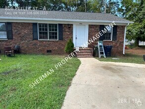 Building Photo - 806 Peeler St