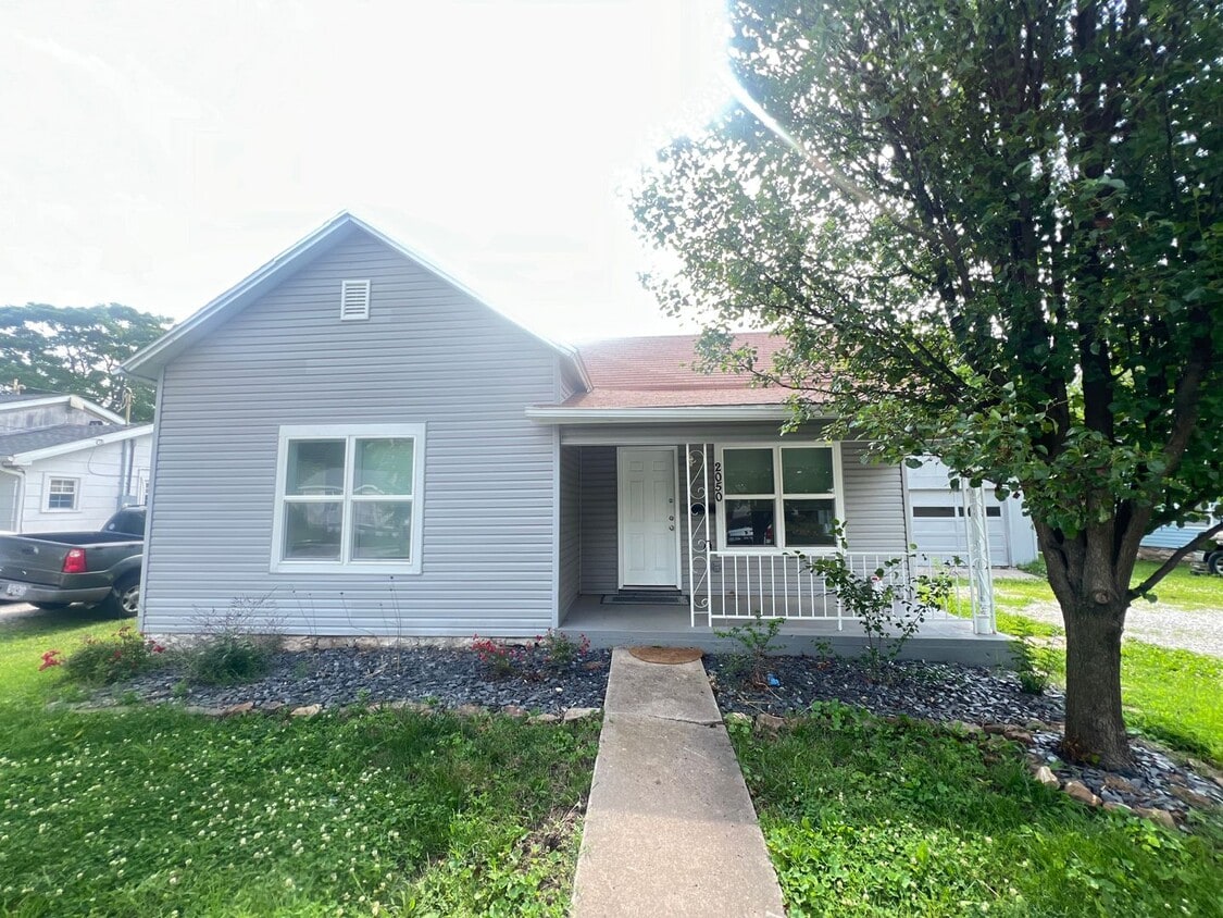 2050 N Boonville Ave, Springfield, MO 65803 House Rental in