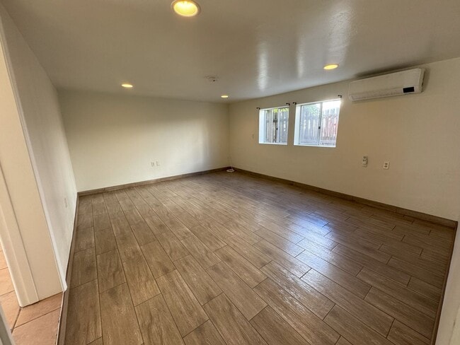 Building Photo - 3102 Fenelon St