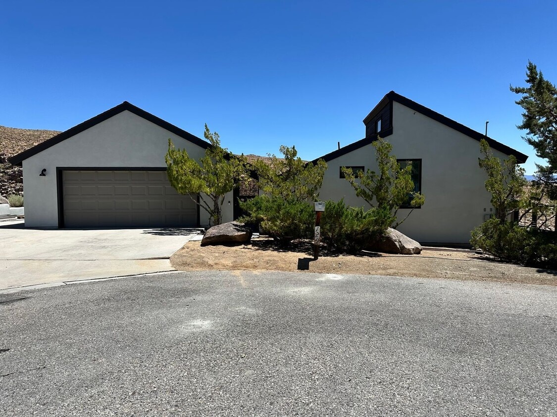 Primary Photo - Paradise is the location of this home and ...
