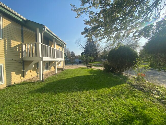 Building Photo - 128 Amarillo Dr
