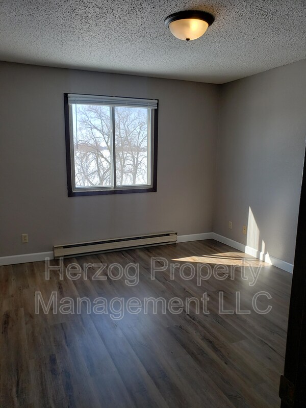 Building Photo - 310 Kenwood Dr