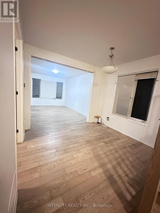 Building Photo - 181 Forestwalk St