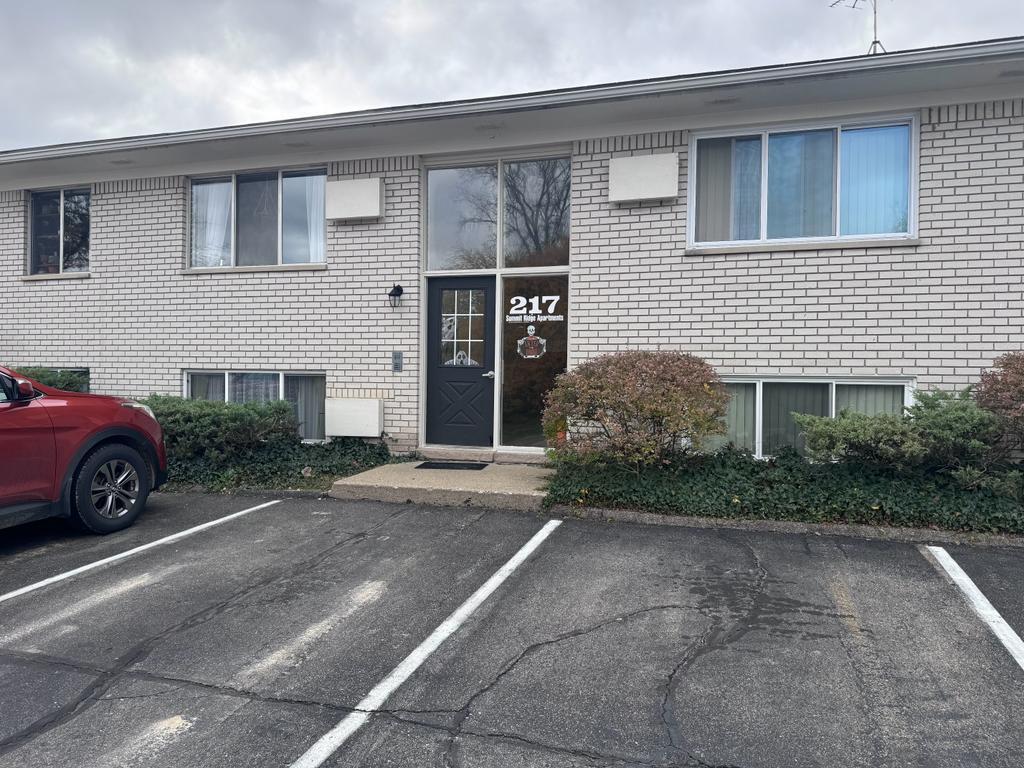 217 Summit Rdg Unit B, White Lake, MI 48386 Apartments in White Lake