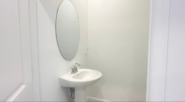 Foto del edificio - 15143 Sunny Day Dr