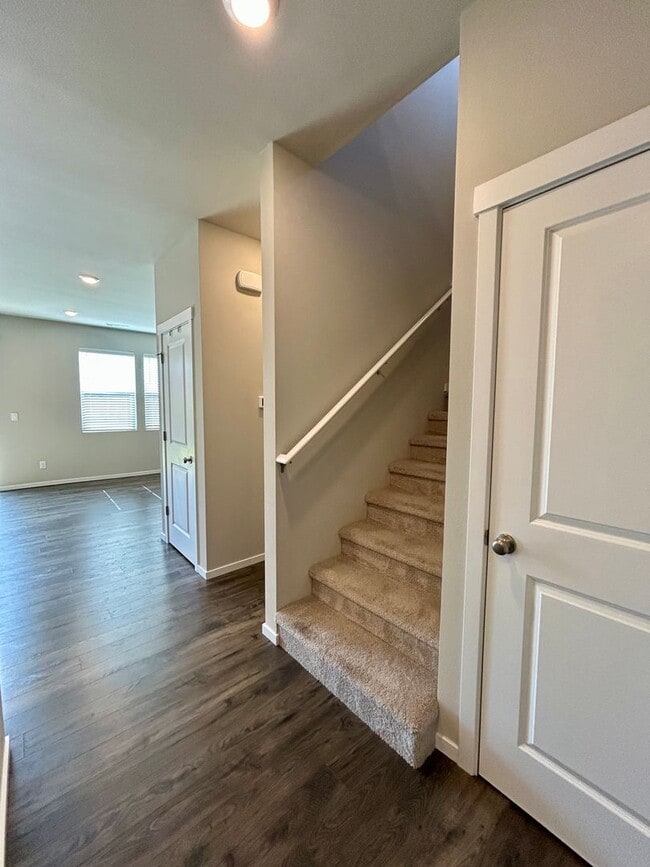 Building Photo - Beautiful 4 Bedroom Home with Attached Garage!