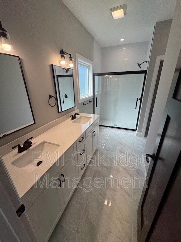 Foto del edificio - 961 Winter Ridge Dr