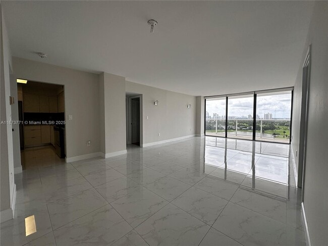 Building Photo - 3731 N Country Club Dr