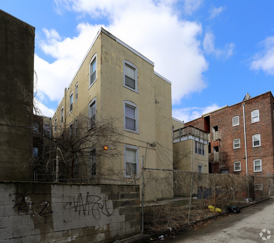Building Photo - 4413-4417 Walnut St