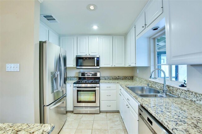 Building Photo - 4905 Westfield Dr