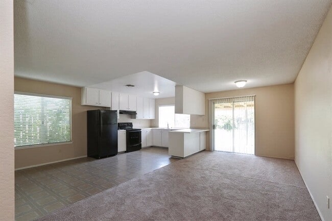 Building Photo - 8329 Fieldpoppy Cir
