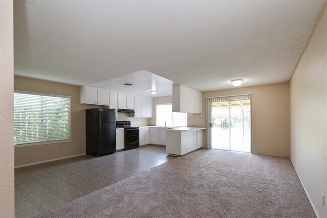 Foto del edificio - 8329 Fieldpoppy Cir