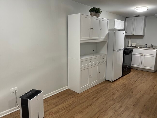 Kitchen - 2314 S Seeley Ave