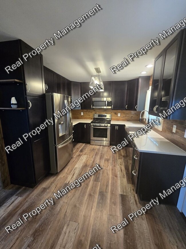 Building Photo - Updated Three Bedroom SFH