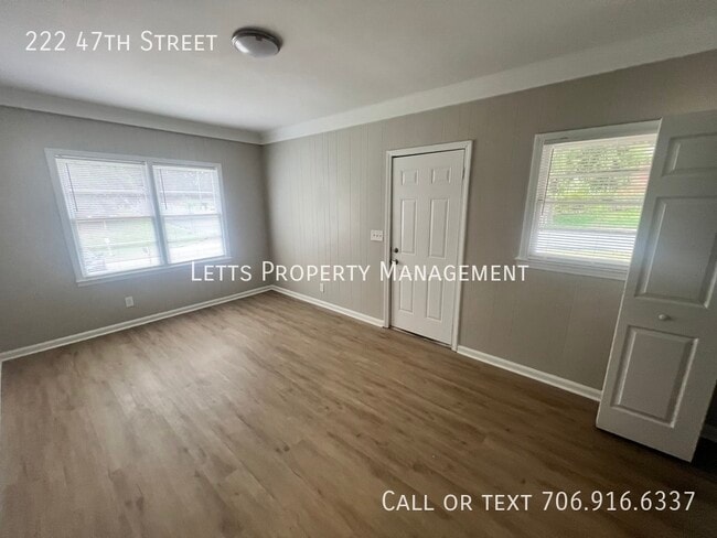 Building Photo - Large Patio, Storage and Covered Parking ,...