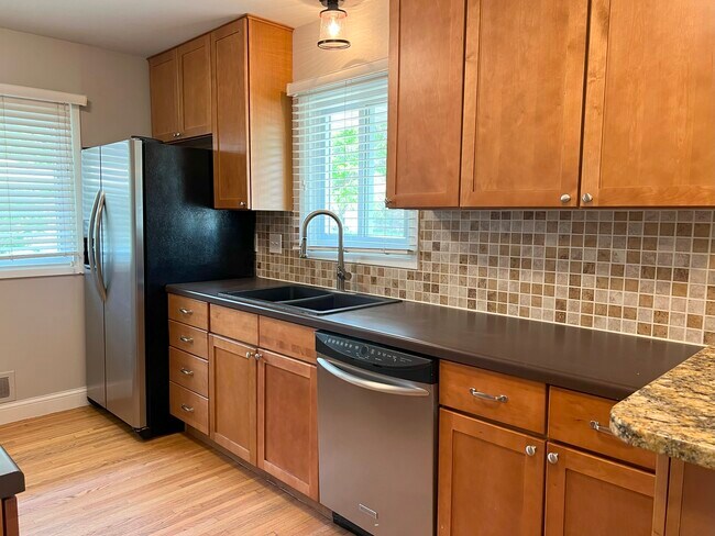 Foto del edificio - 6420 Xerxes Ave S