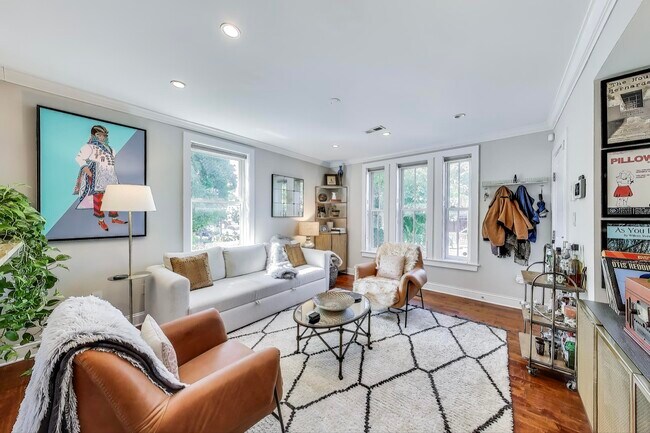 Building Photo - 132 18th St SE