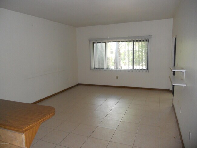Foto del edificio - 870 N Cocoa Blvd