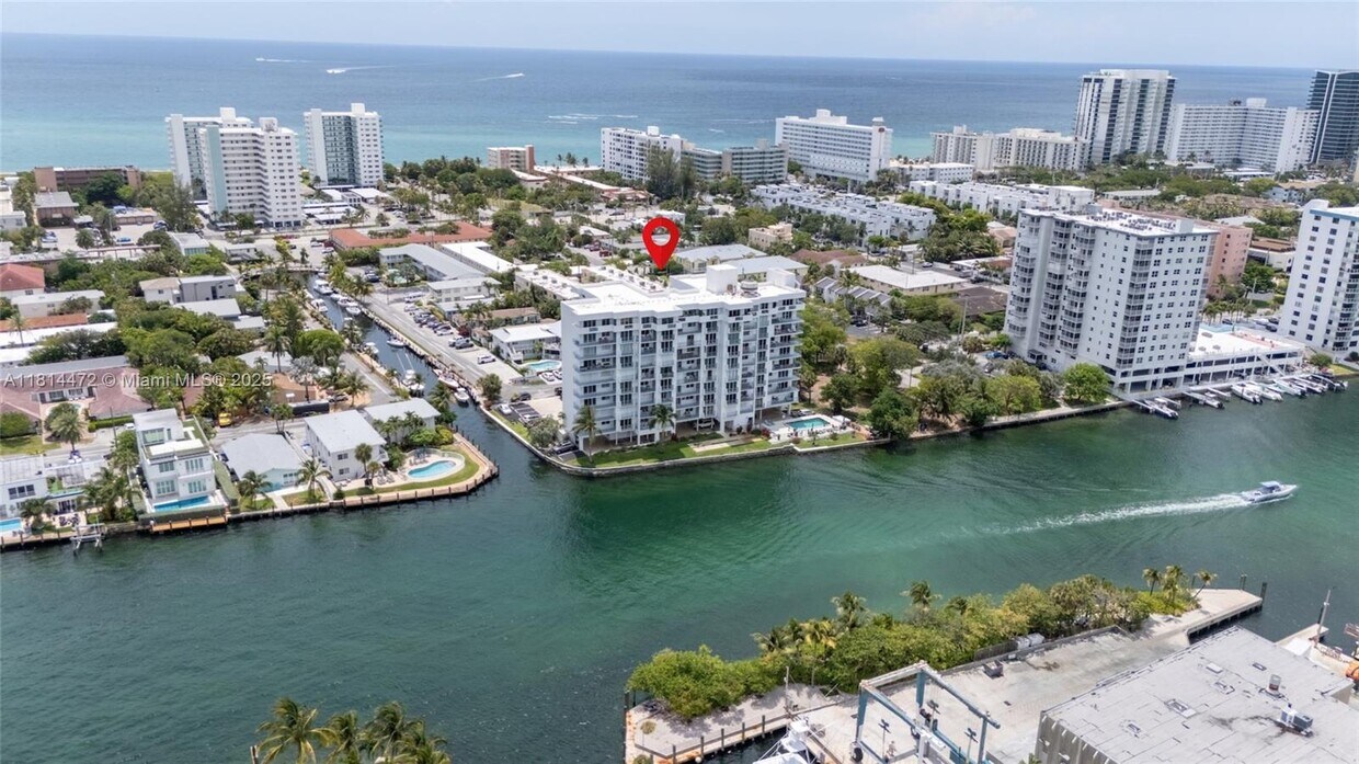 Foto principal - 1609 N Riverside Dr