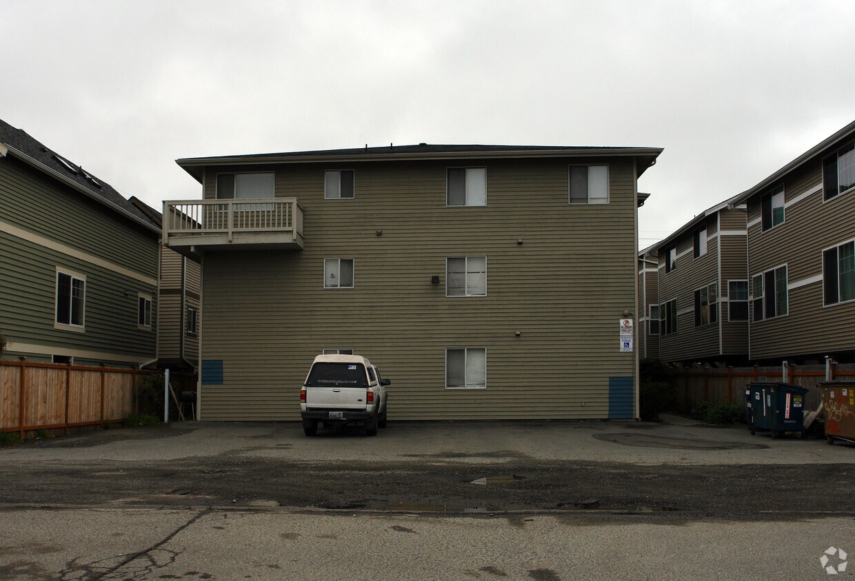 Foto del edificio - 10510 Whitman Ave N