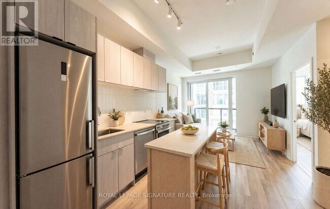 Photo du bâtiment - 1660 Bloor St W