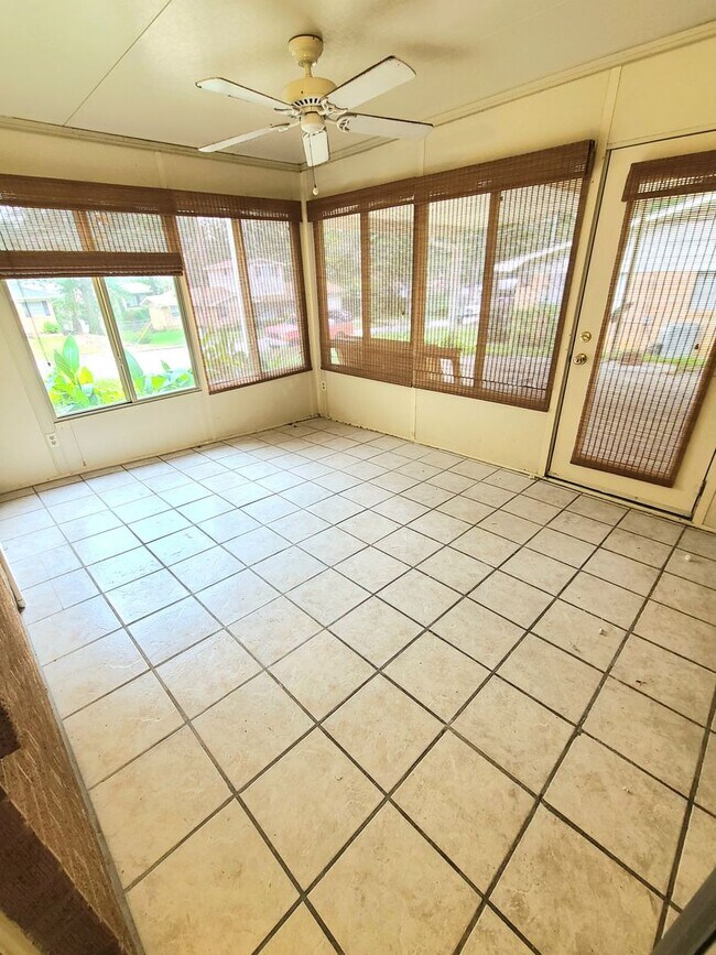Foto del edificio - 2315 Pine Crest Dr