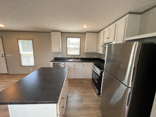 Building Photo - 106 Pine Cone Dr