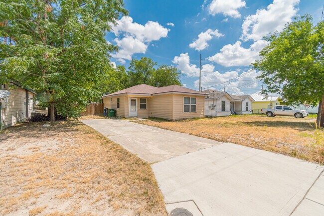 Building Photo - 4835 John Victor Dr